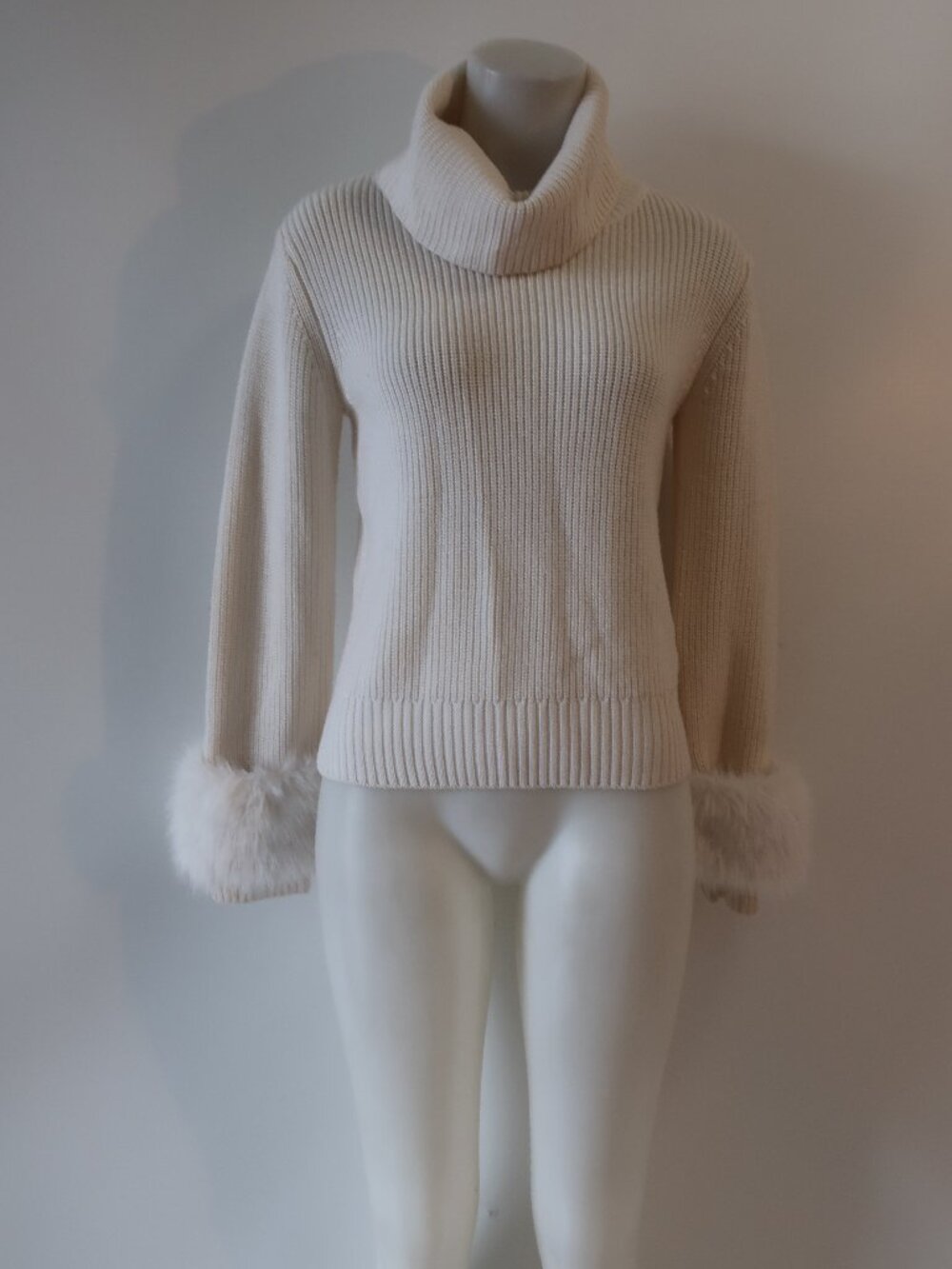 NWT Adrienne Landeau 100% Wool Cream Knit Turtleneck Sweater W/Faux Fur Cuffs S